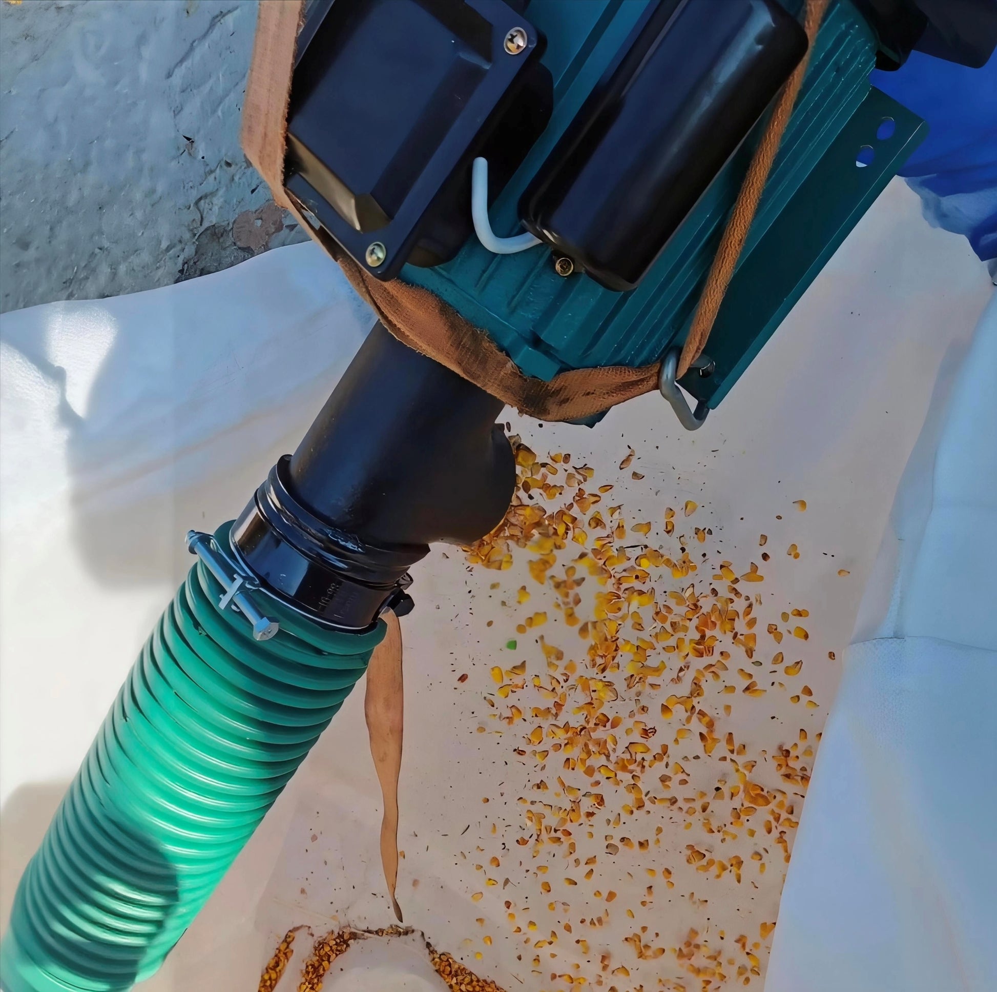 pellets flexible screw conveyor