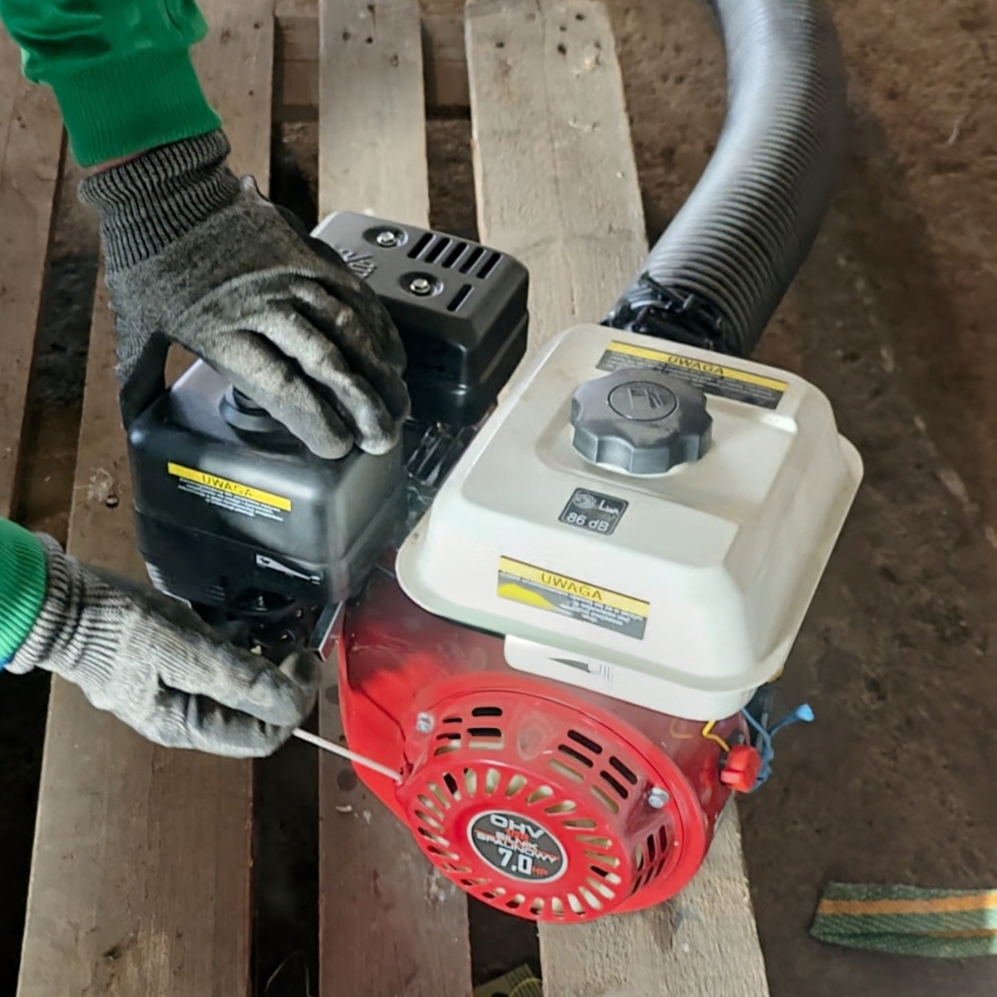 Gasoline flexible screw conveyor - 7 HP - the most powerful flexible conveyor