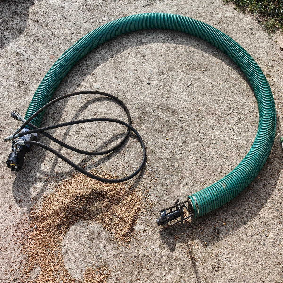 Hydraulic flexible screw conveyor - the best solution for no-electricity areas