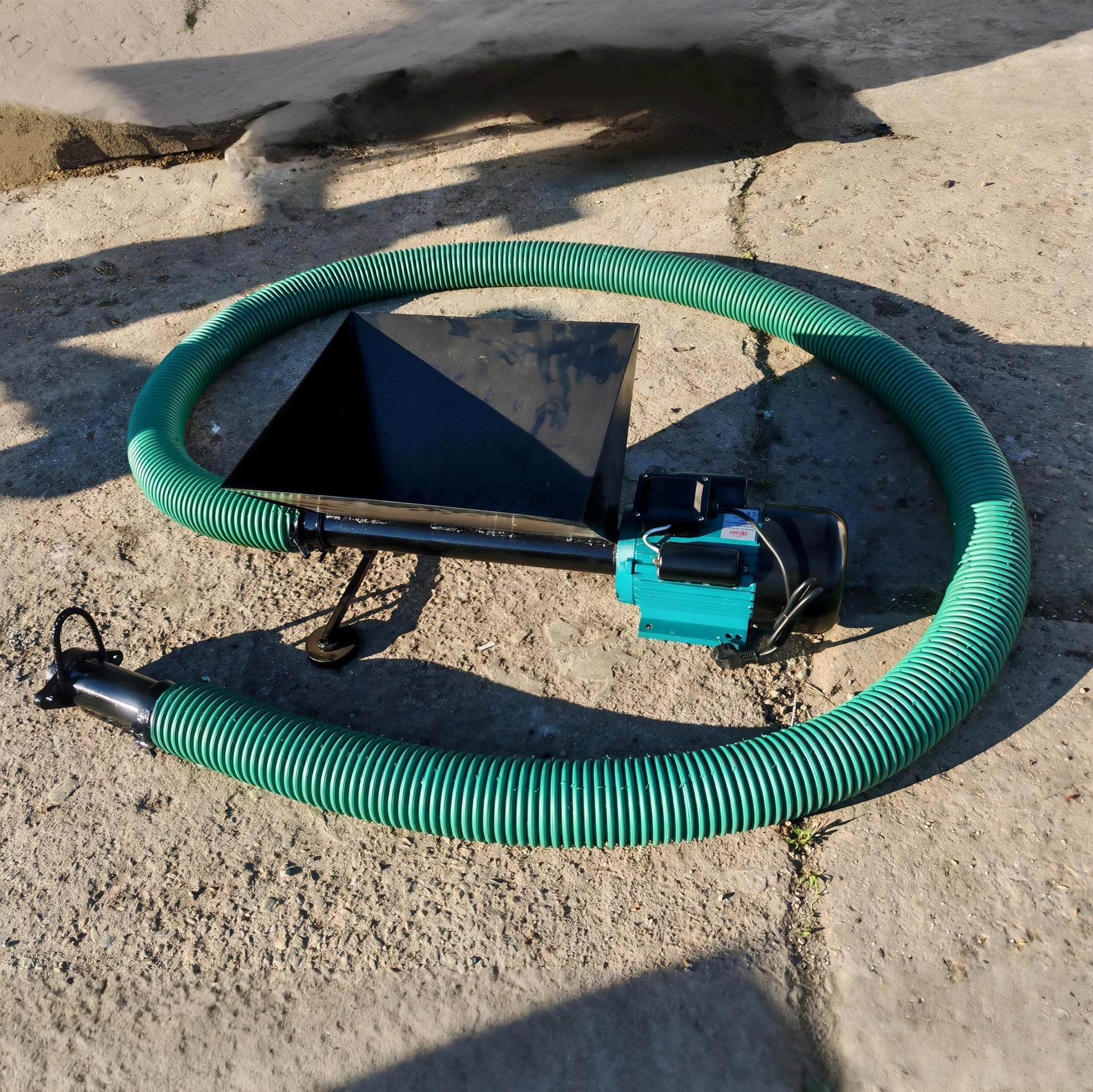 Flexible screw conveyor for wheat