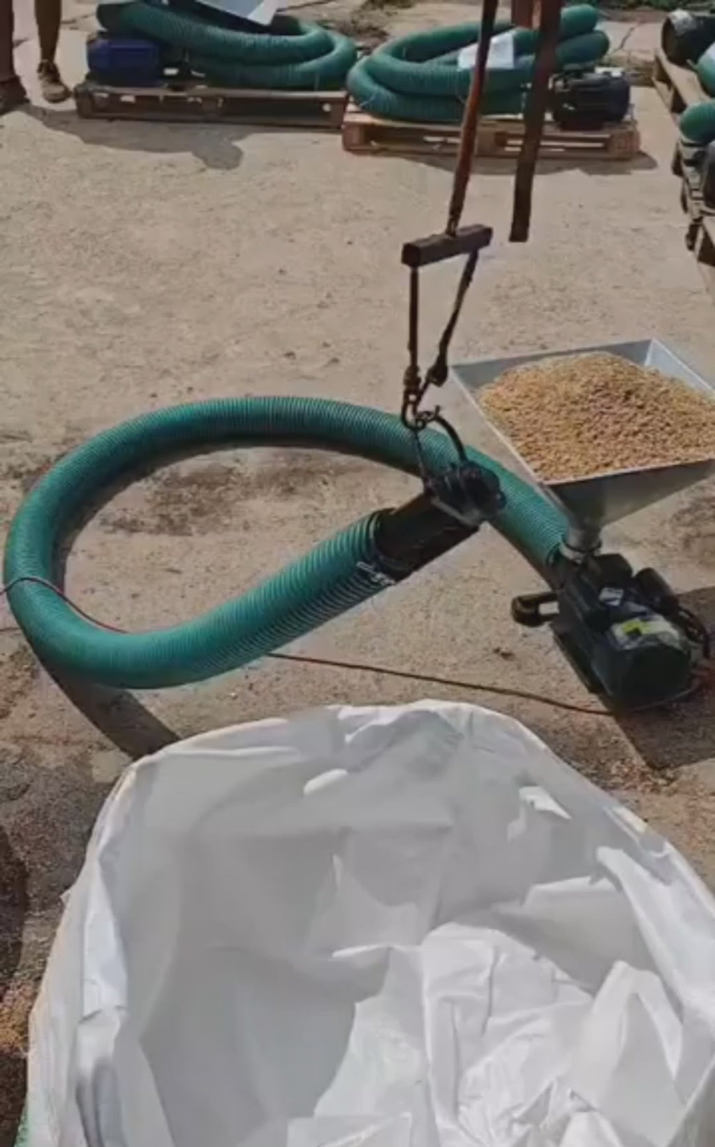 Flexible screw conveyor with hopper 220V | Up to 15 m