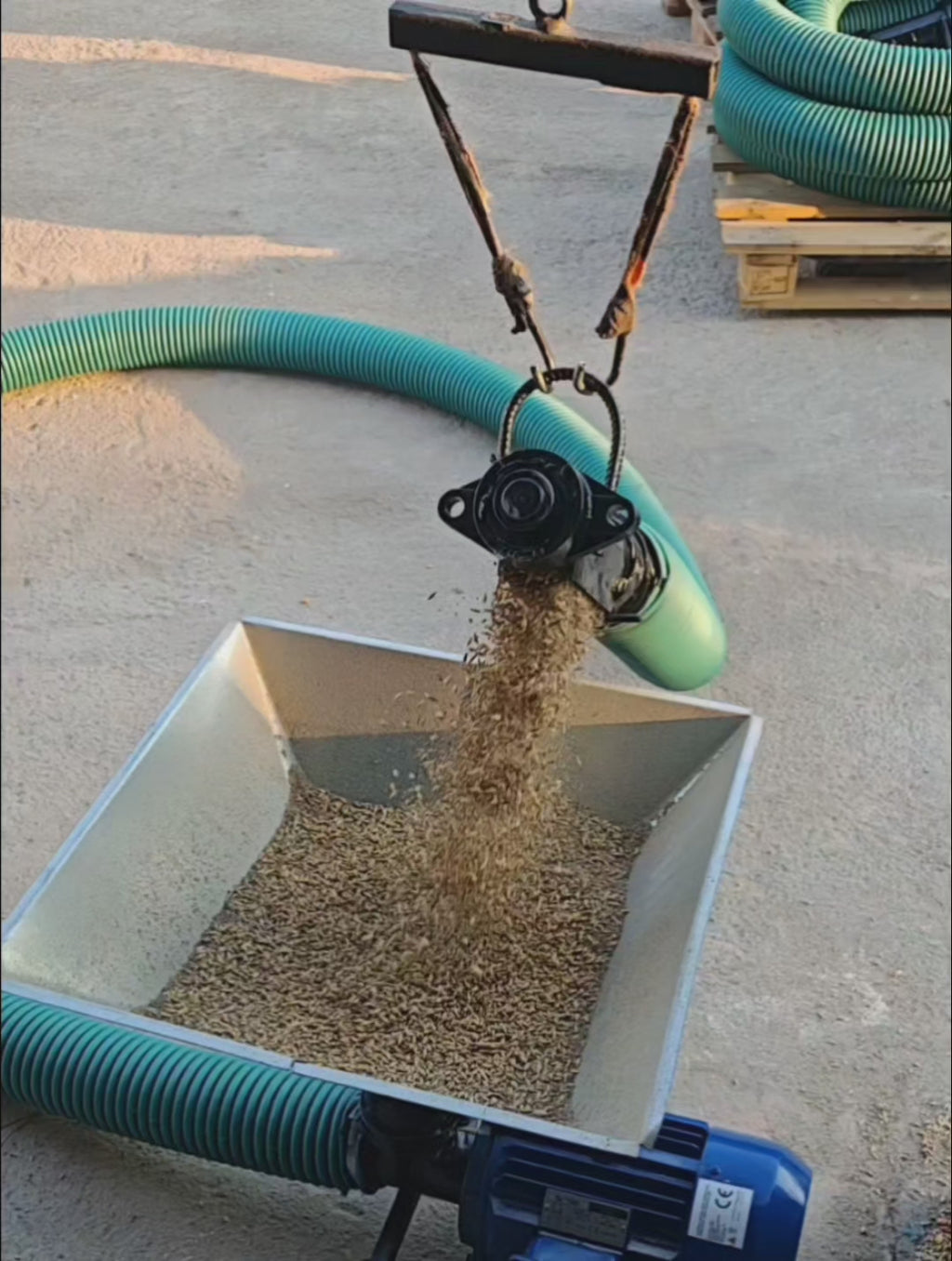 Flexible grain conveyor with hopper 380V - grain transporter with hopper