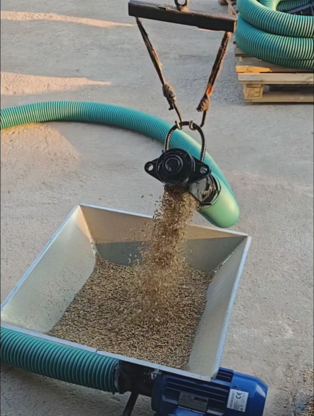 Flexible grain conveyor with hopper 380V - grain transporter with hopper